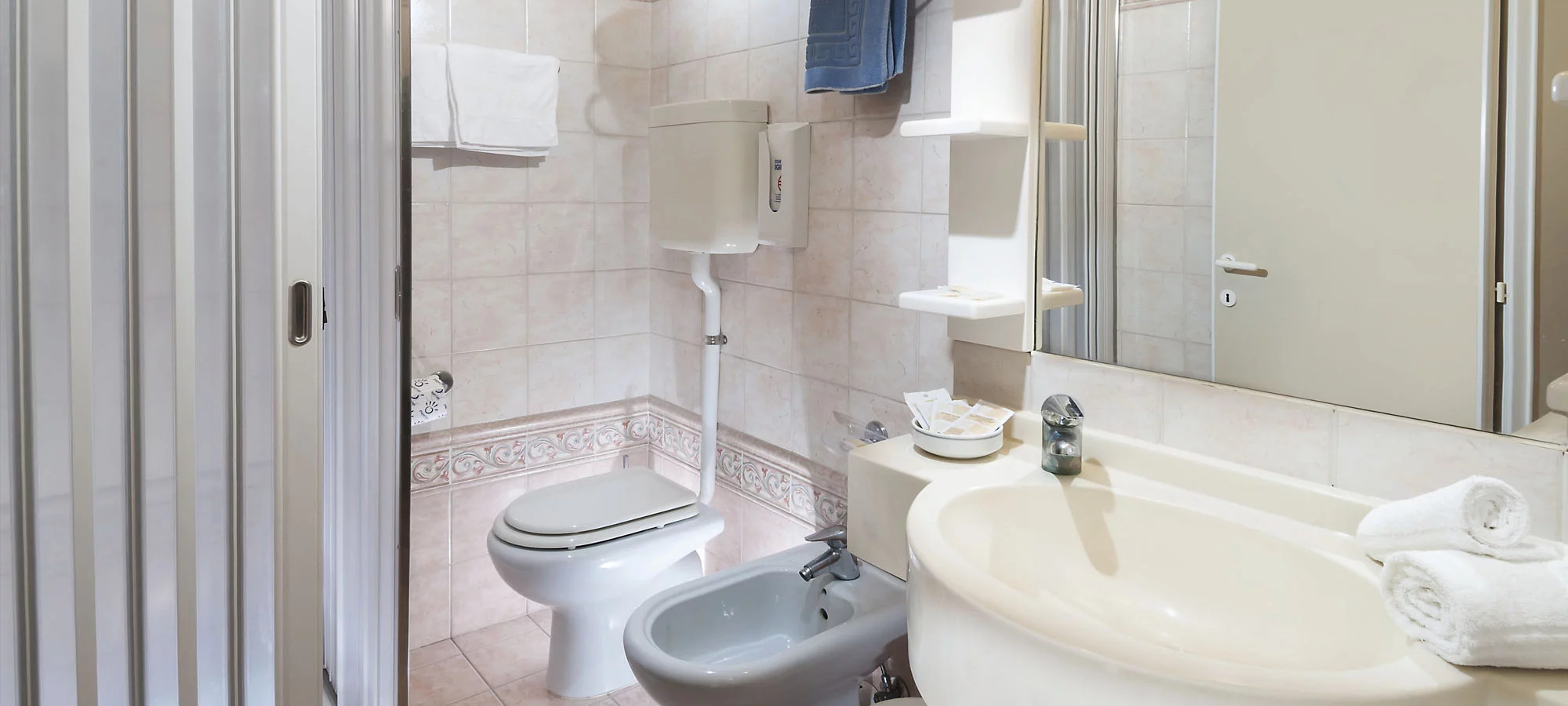 media.Camere-con-balcone-vista-mare-06-Hotel-Olympic-Misano